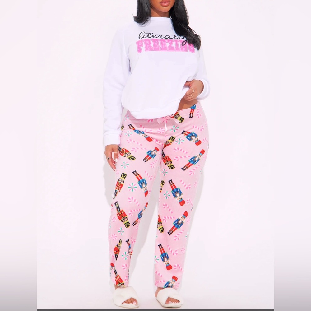 FASHION NOVA  I  Women's Pink & White 2-Piece Plush Pajama Set NWT size Large
